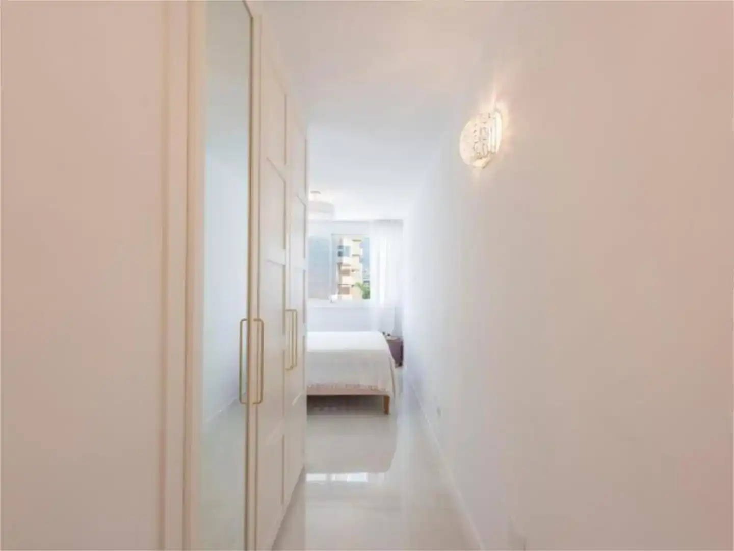 Schlafzimmer von Wohnung zur Miete in Marbella mit Klimaanlage, Schwimmbad und Balkon