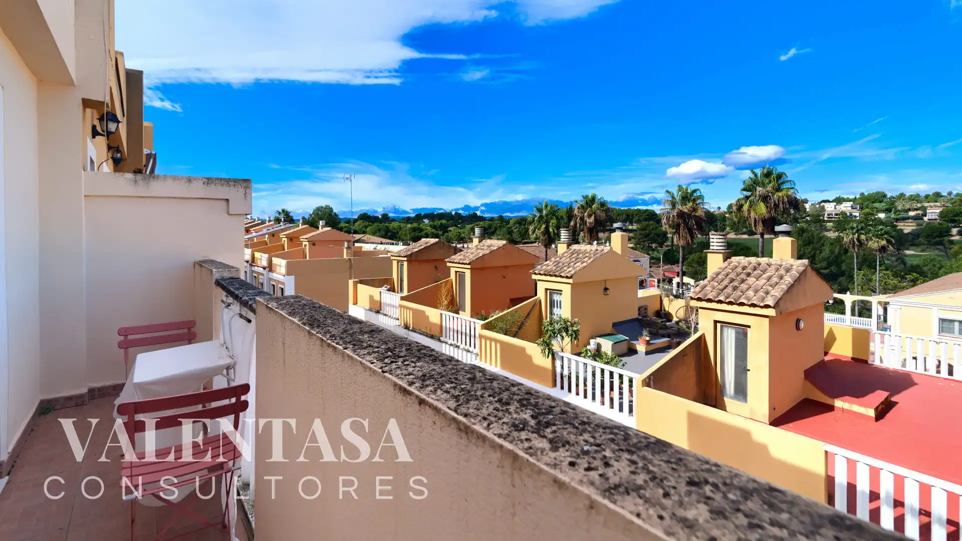 Exterior view of Detached homes for sale in Chiva  with Air Conditioner, Private garden and Terrace