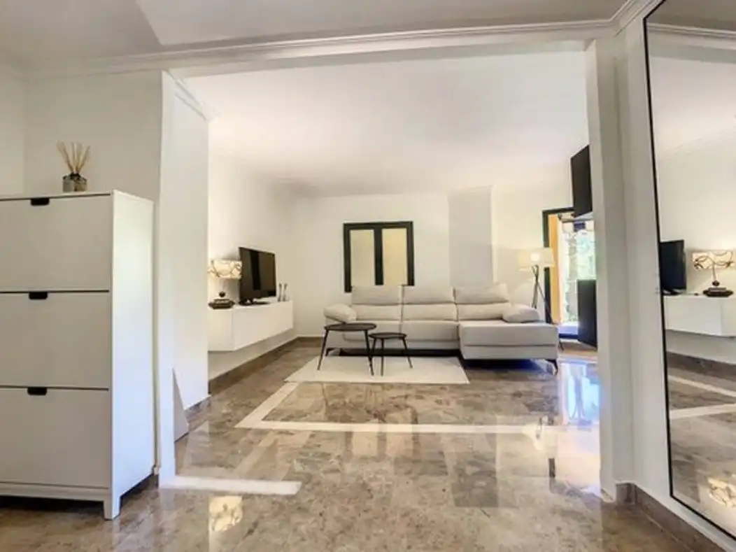 Apartamento con piscina en venta en San Pedro de Alcántara, imagen 5