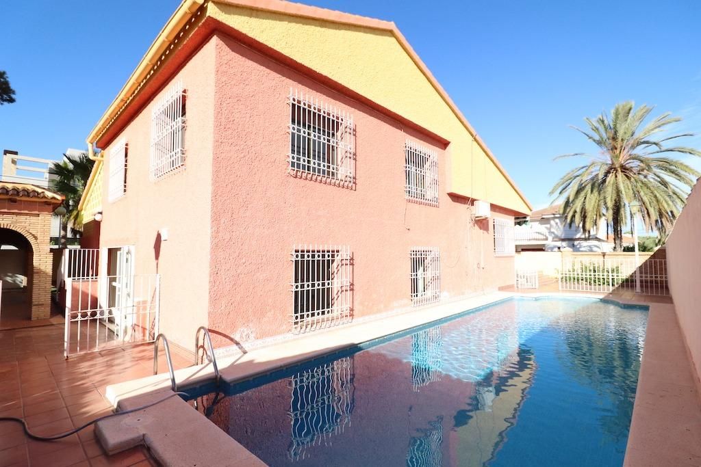 Piscina de Casa o xalet en venda en Orihuela