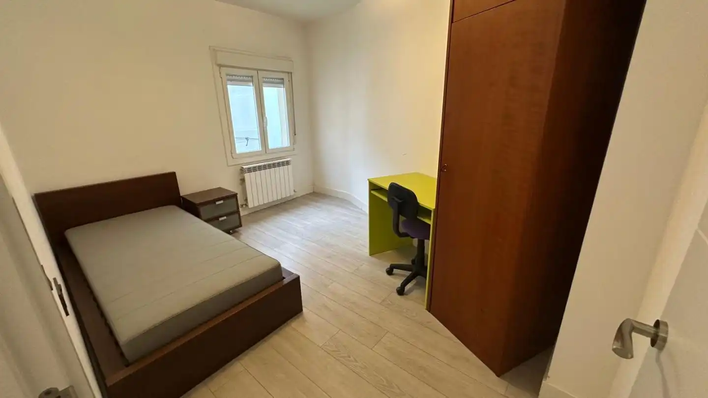 Schlafzimmer von Wohnung zum Verkauf in Vitoria - Gasteiz mit Heizung, Parkett und Möbliert