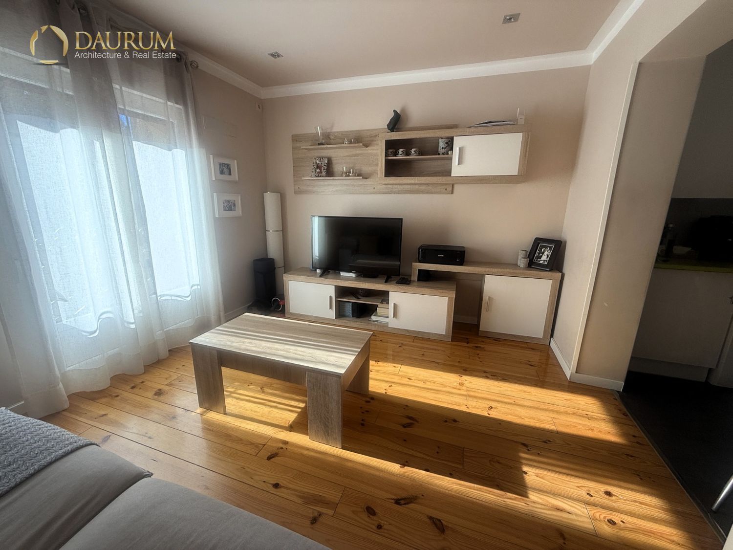 Sala d'estar de Dúplex en venda en  Madrid Capital amb Calefacció, Traster i Moblat