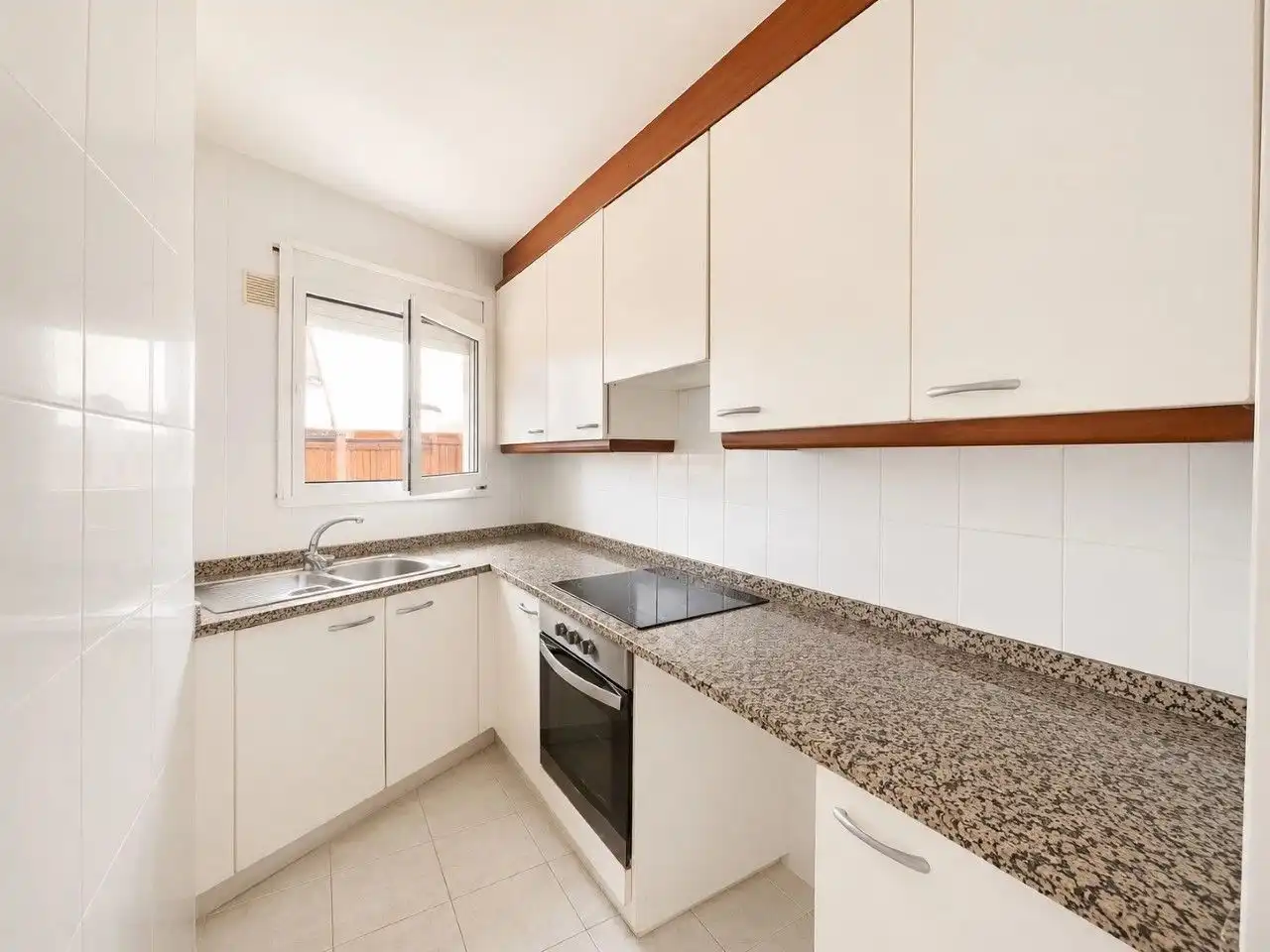 Cuina de Apartament en venda en Torroella de Montgrí amb Terrassa