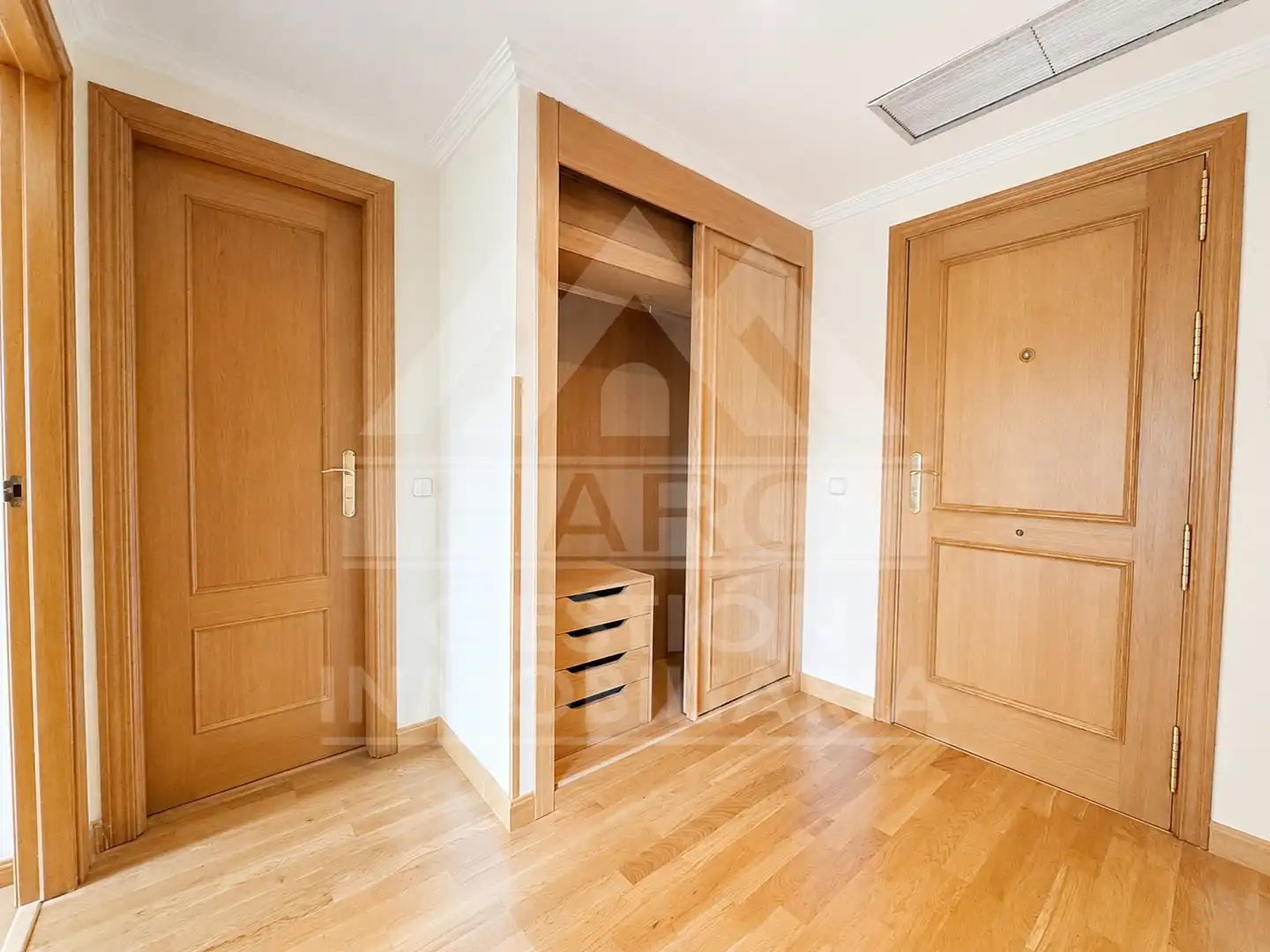 Schlafzimmer von Wohnung zum Verkauf in Madrid mit Klimaanlage, Ofen und Waschmaschine