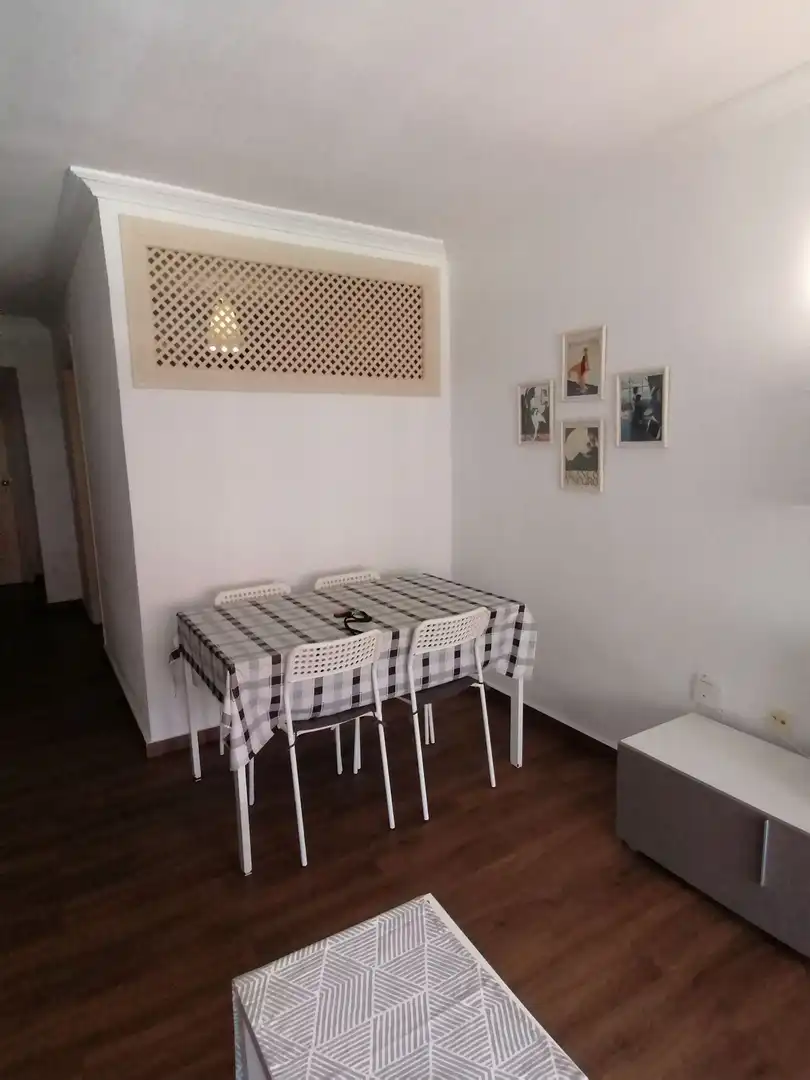 Comedor de Piso de alquiler en Algeciras con Amueblado y Piscina comunitaria
