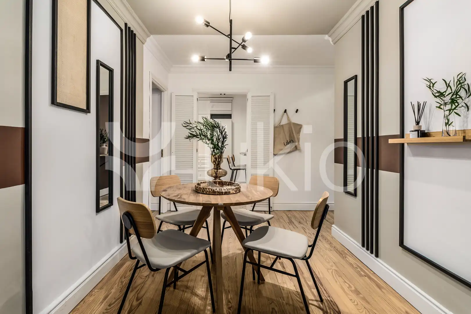 Menjador de Apartament de lloguer en Madrid amb Aire condicionat, Calefacció i Moblat