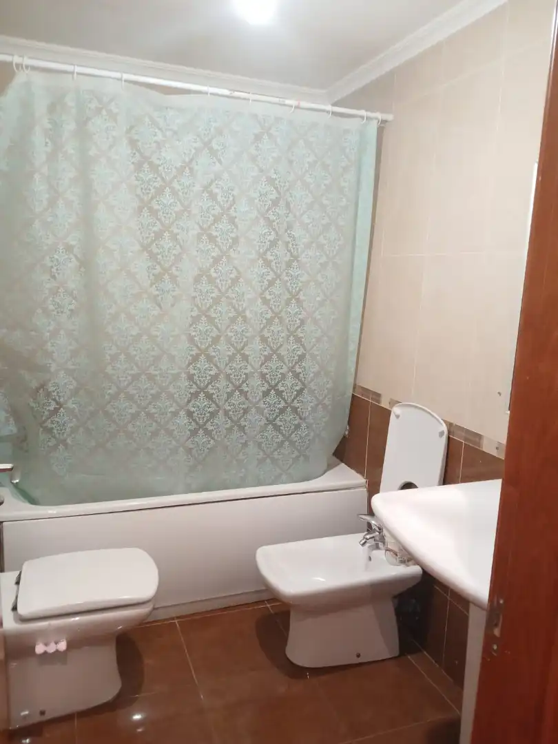 Baño de Piso en venta en Guijuelo con Calefacción y Amueblado