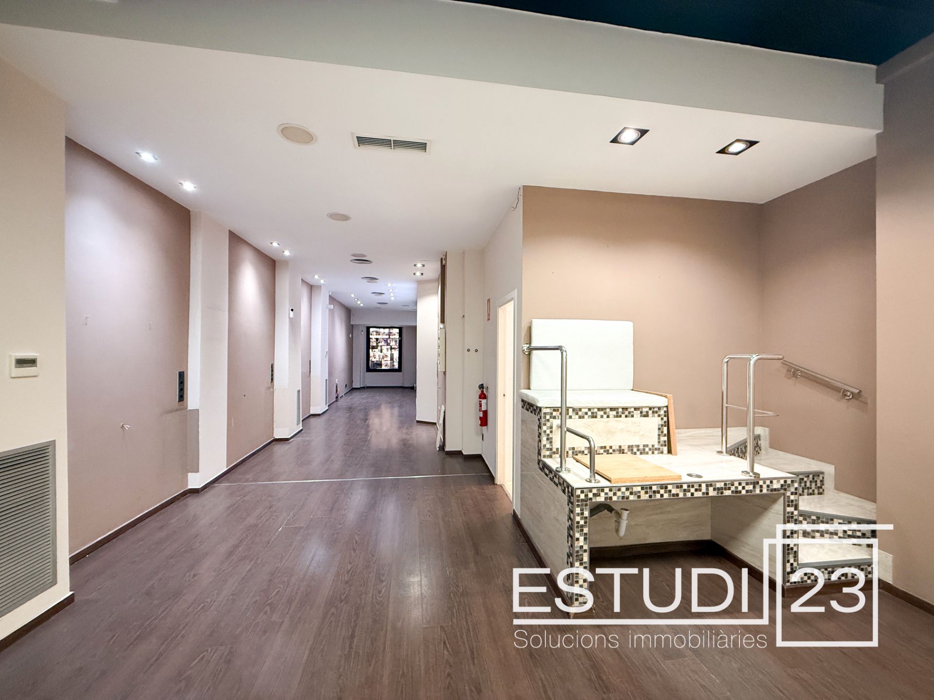 Premises to rent in Carrer d'Avall, Centre