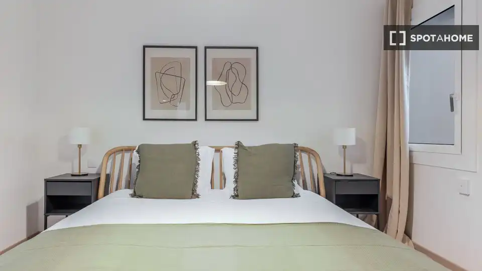 Dormitori de Apartament per a compartir en Barcelona amb Aire condicionat, Calefacció i Terrassa