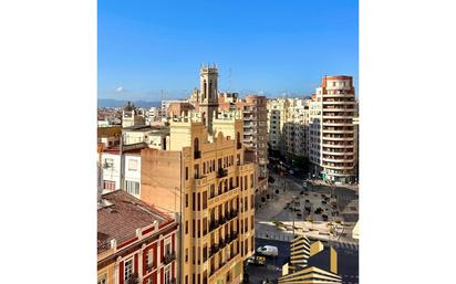 Außenansicht von Wohnung zum verkauf in  Valencia Capital mit Balkon