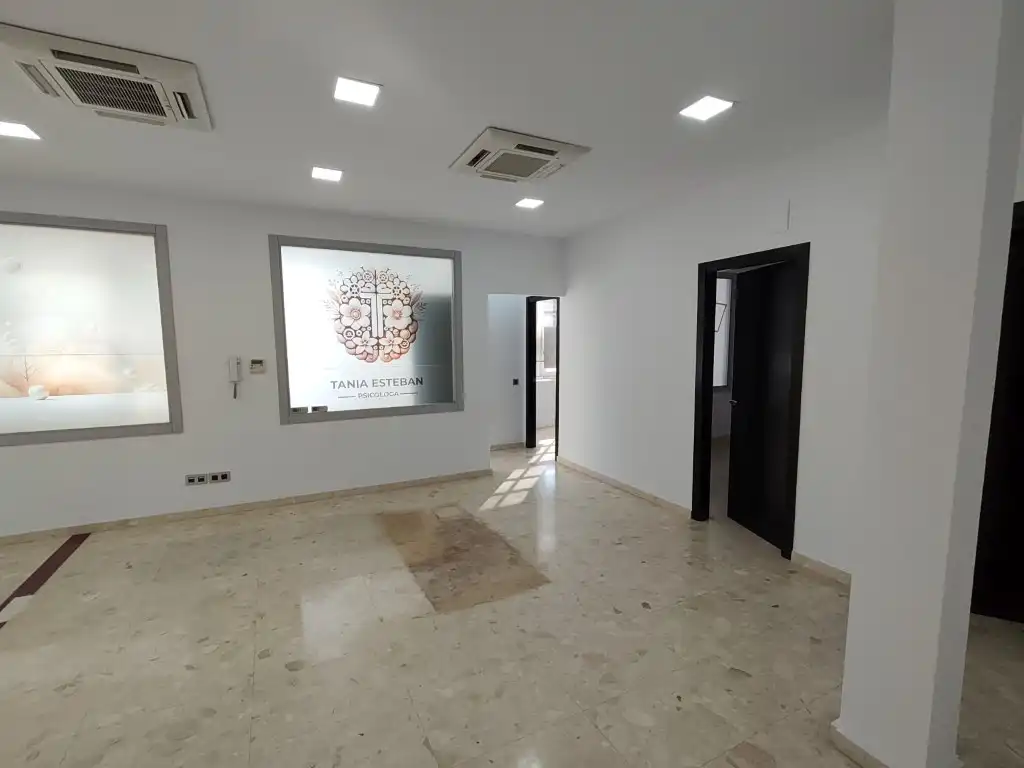 Oficina amb ascensor en venda a Pl. Pedro Menéndez, imagen 2