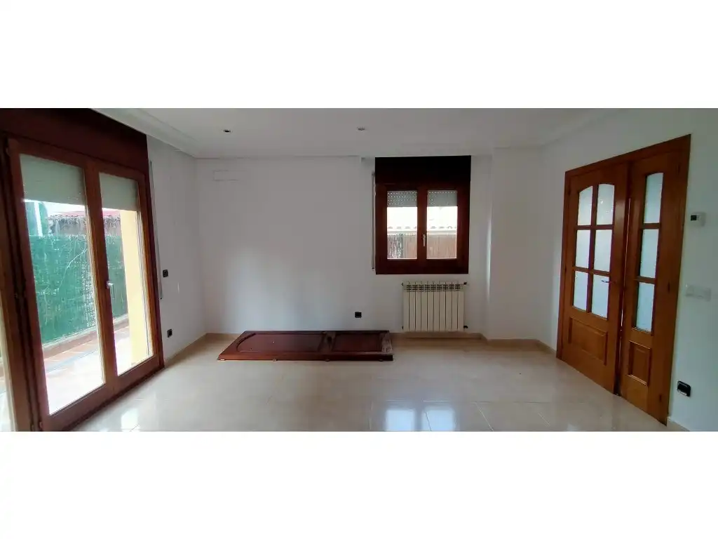 House for sale in Calle Isaac Albeniz, imagen 3