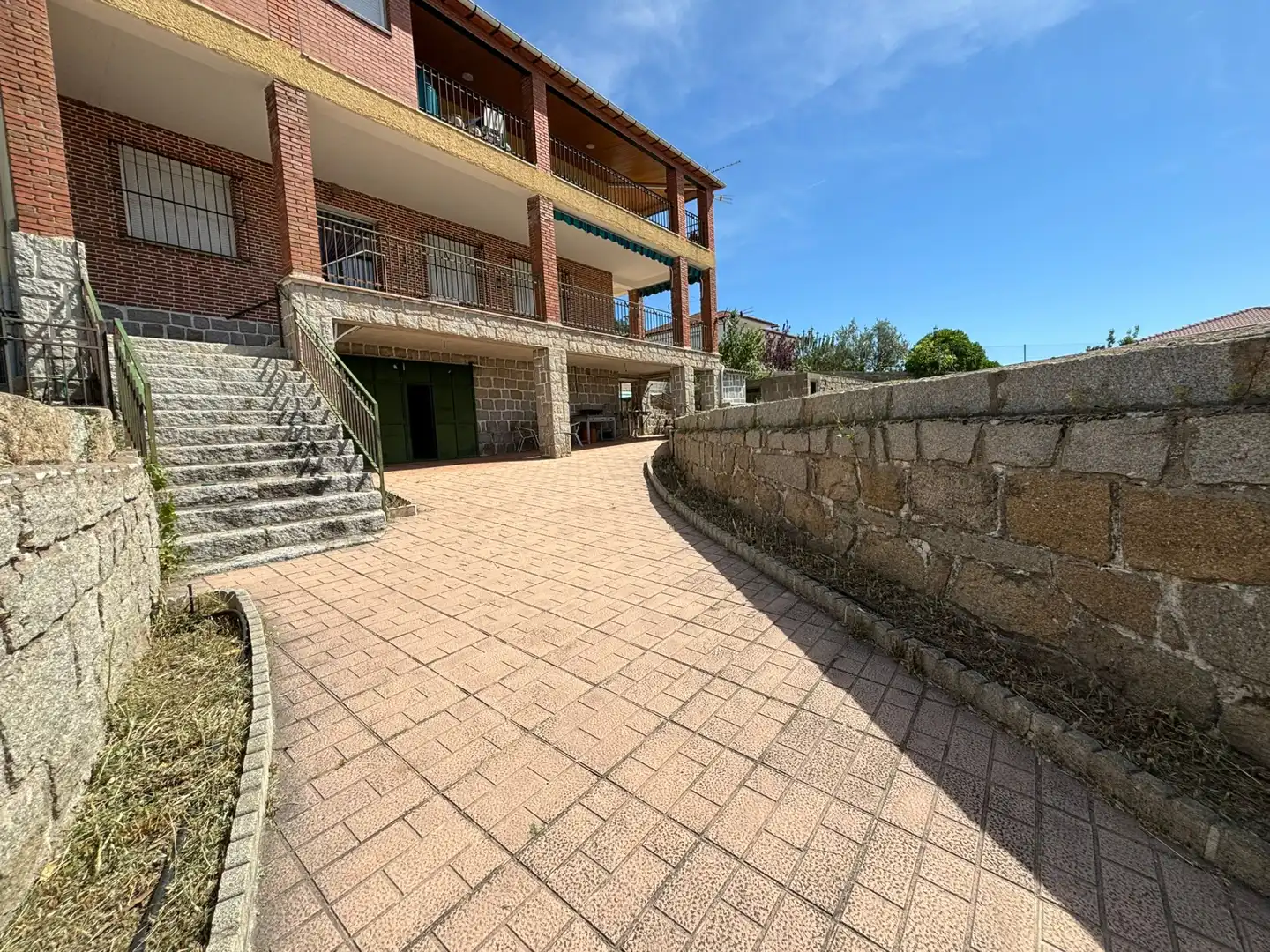 Terrassa de Casa o xalet en venda en El Barraco  amb Calefacció, Jardí privat i Terrassa
