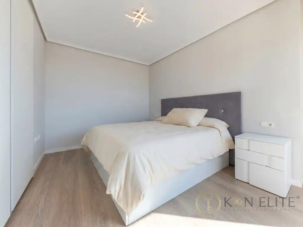 Habitación de Ático de alquiler en Benidorm con Aire acondicionado, Jardín privado y Piscina