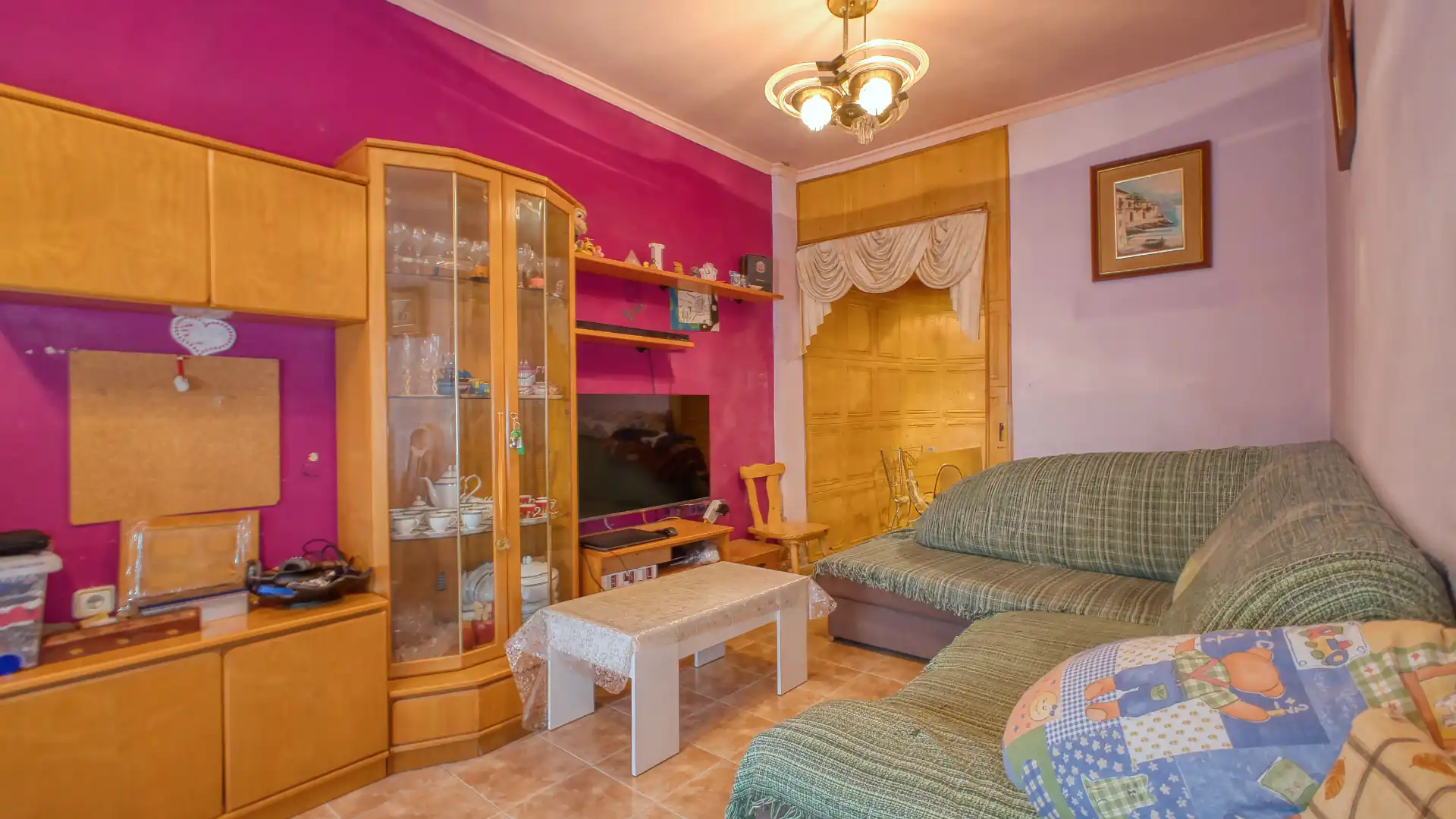 Wohnzimmer von Einfamilien-Reihenhaus zum Verkauf in Jijona / Xixona mit Klimaanlage, Heizung und Abstellraum