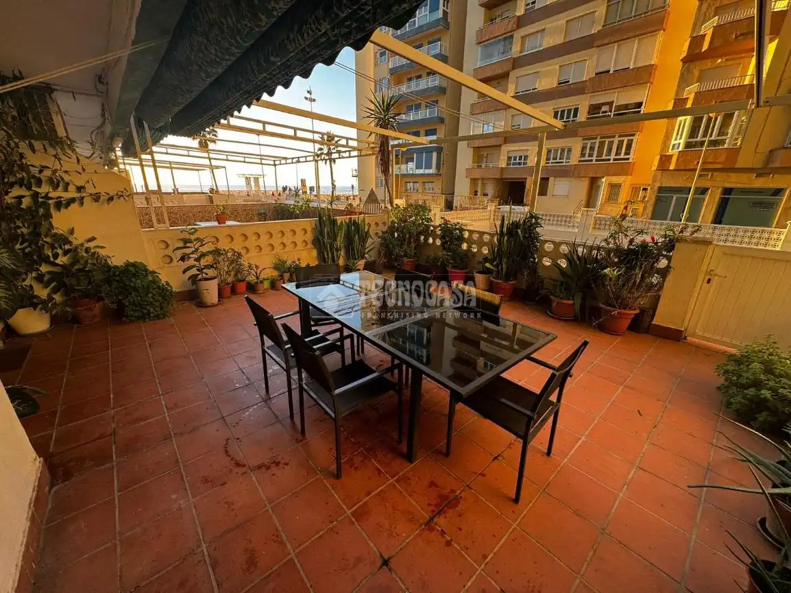 Terrasse von Wohnung zum Verkauf in Cádiz mit Privatgarten und Terrasse