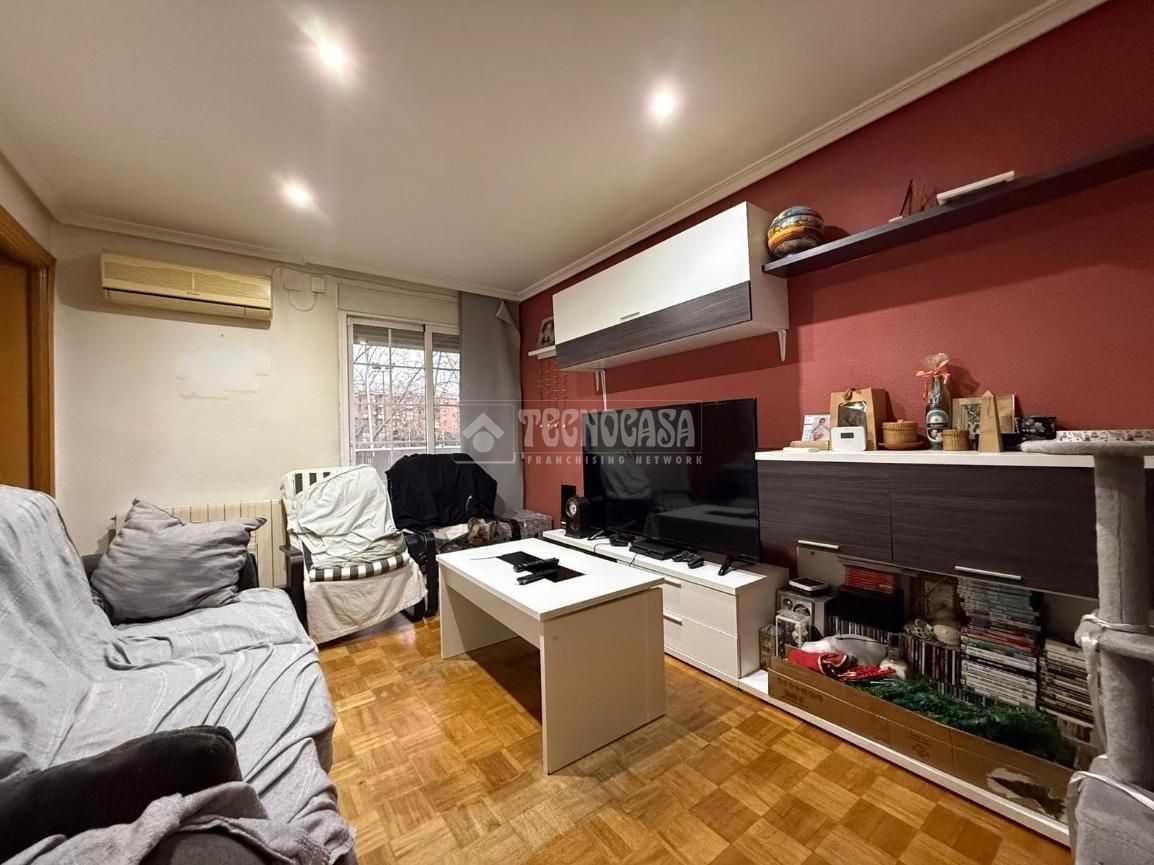 Sala d'estar de Pis en venda en  Madrid Capital amb Calefacció i Terrassa