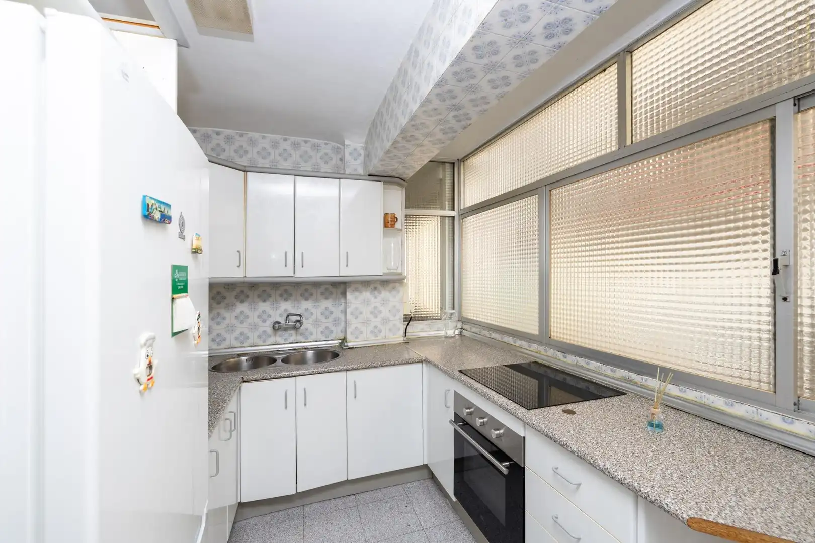 Kitchen of Flat for sale in Granada