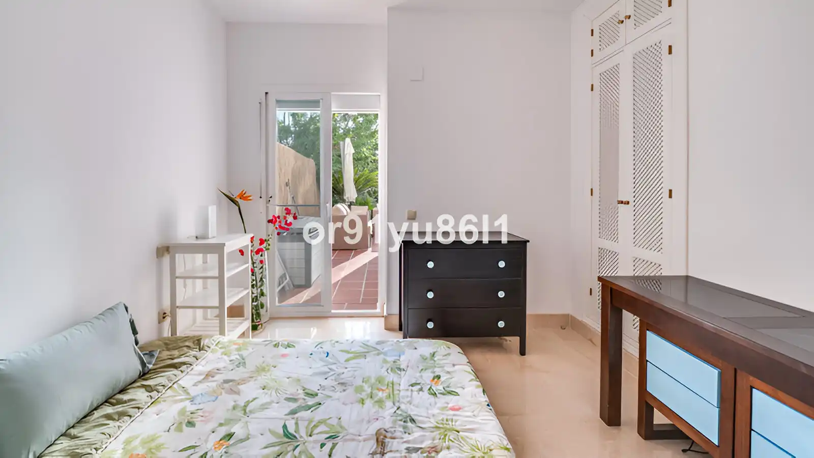 Habitación de Casa adosada en venta en Istán con Aire acondicionado, Calefacción y Jardín privado