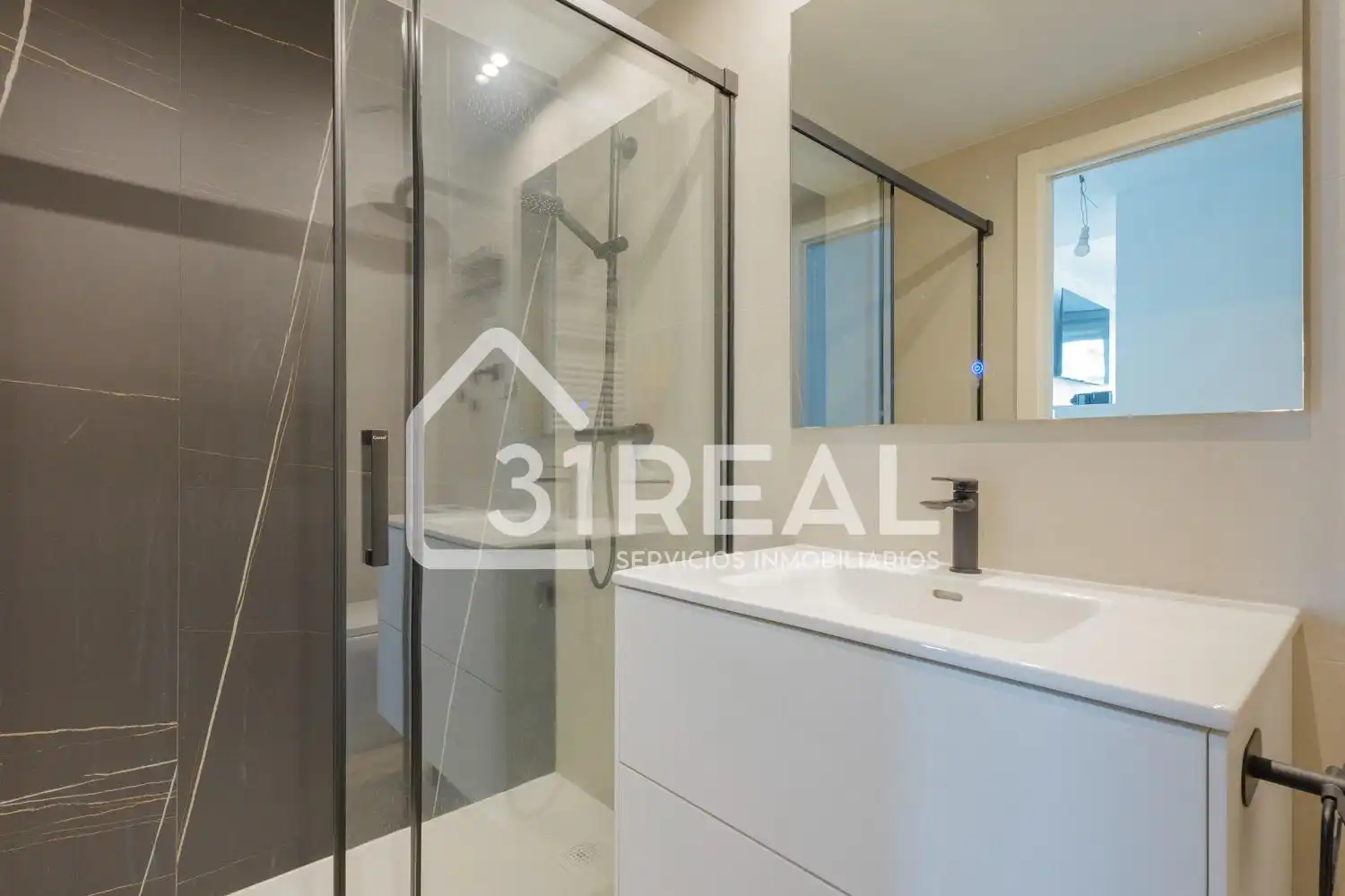 Bathroom of Flat for sale in Madrid  with Air Conditioner, Heating and Terrace