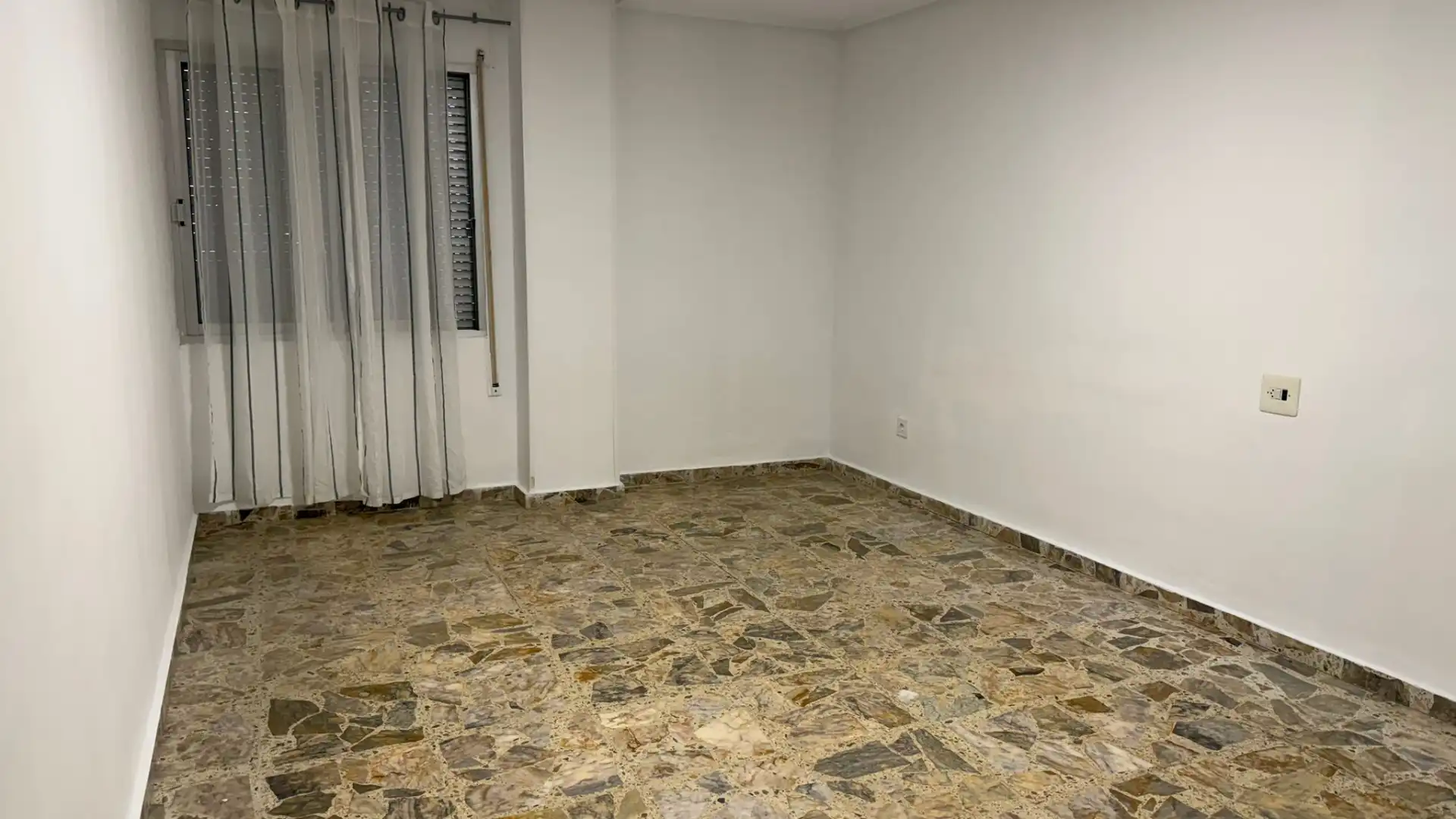 Casa adosada de lloguer en Alpartir amb Calefacció, Forn i Rentadora