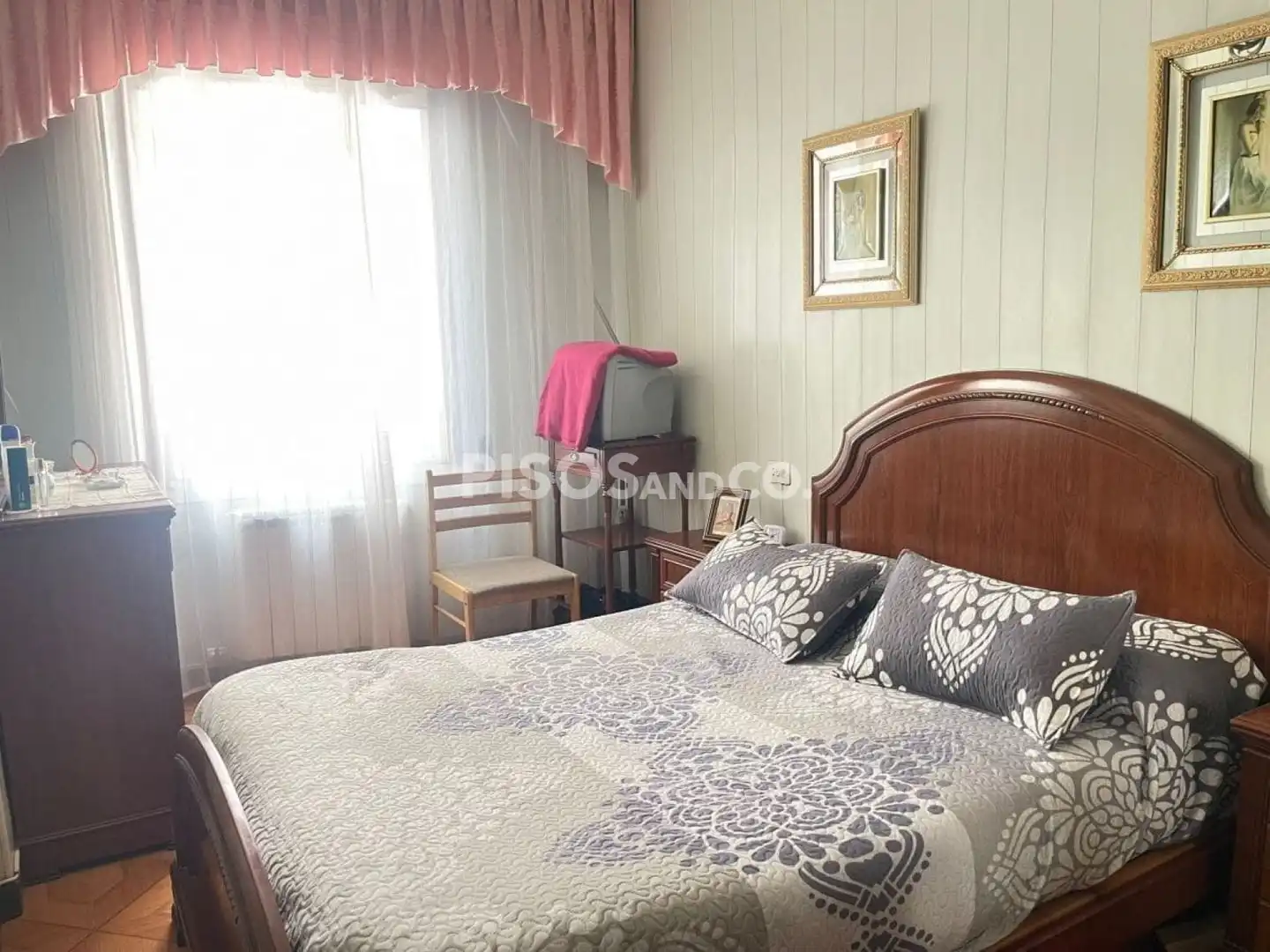 Dormitori de Casa o xalet en venda en A Coruña Capital  amb Calefacció i Moblat