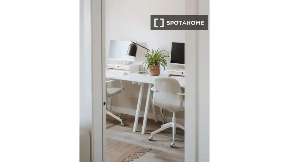 Flat for rent in Valencia  with Air Conditioner, Heating and Furnished