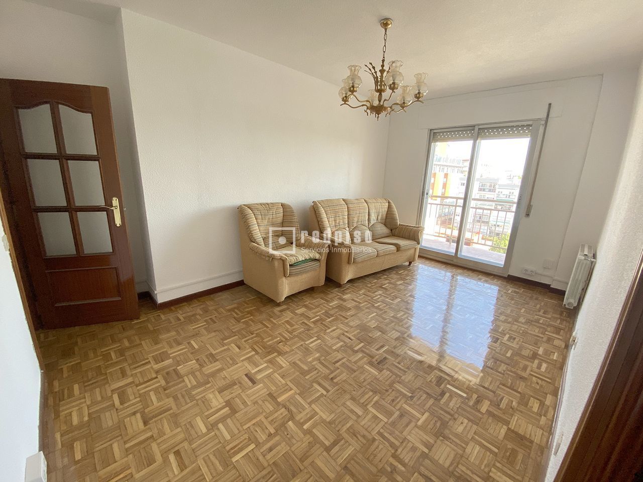 Sala de estar de Piso en venta en  Madrid Capital con Calefacción, Parquet y Terraza