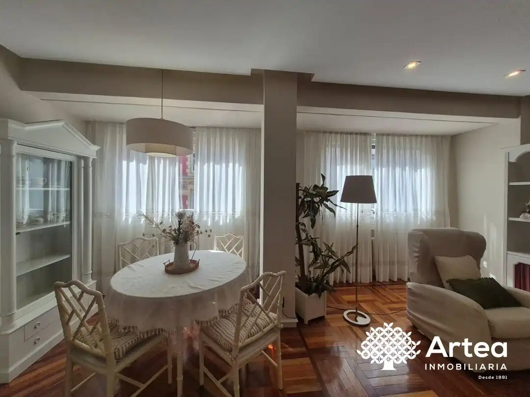 Comedor de Piso de alquiler en Bilbao  con Calefacción, Jardín privado y Horno