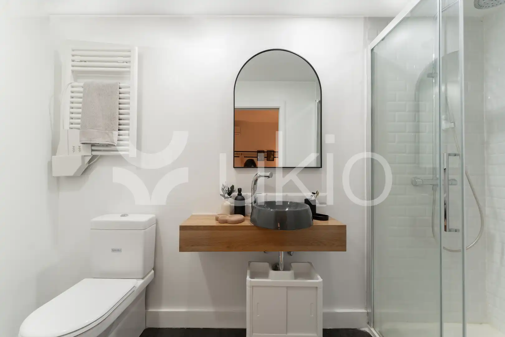 Bany de Apartament de lloguer en Madrid amb Aire condicionat, Calefacció i Moblat