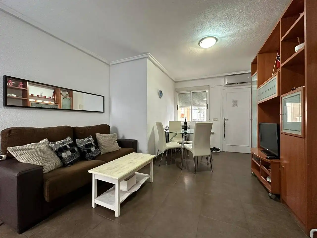 Sala de estar de Planta baja de alquiler en Torrevieja con Aire acondicionado, Calefacción y Jardín privado