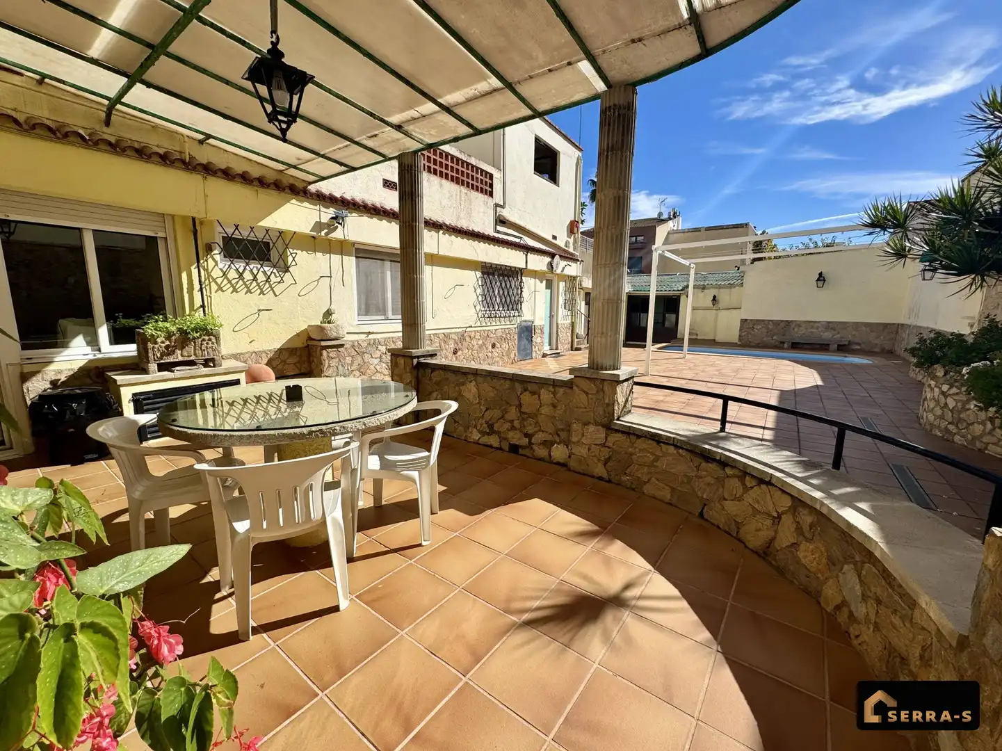Casa amb piscina en venda a Carrer Carrer dels Ciutadans