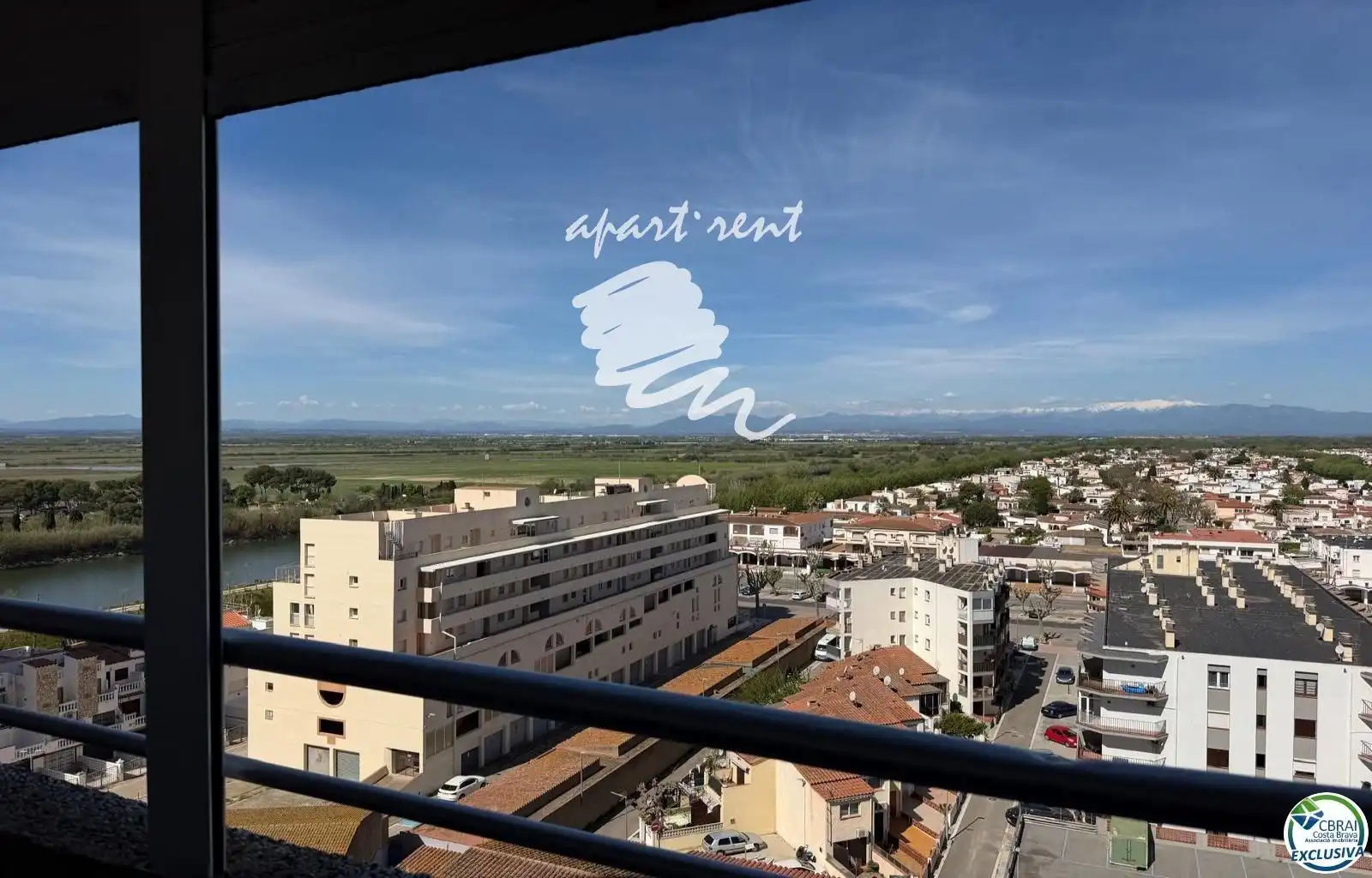 Vista exterior de Piso en venta en Empuriabrava con Calefacción, Terraza y Amueblado
