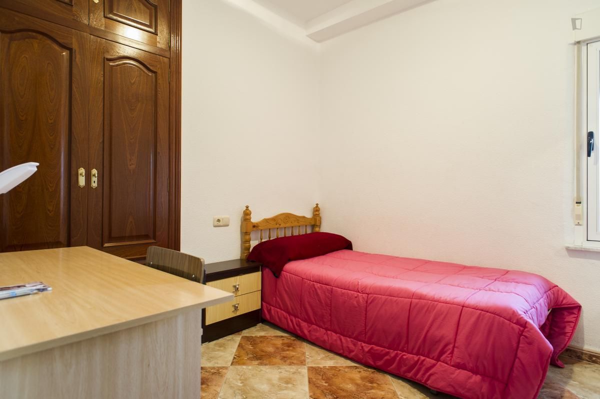 Dormitori de Apartament de lloguer en Salamanca Capital amb Calefacció, Moblat i Rentadora