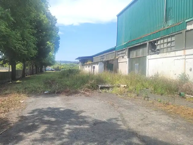 Vista exterior de Nave industrial en venta en Valdoviño