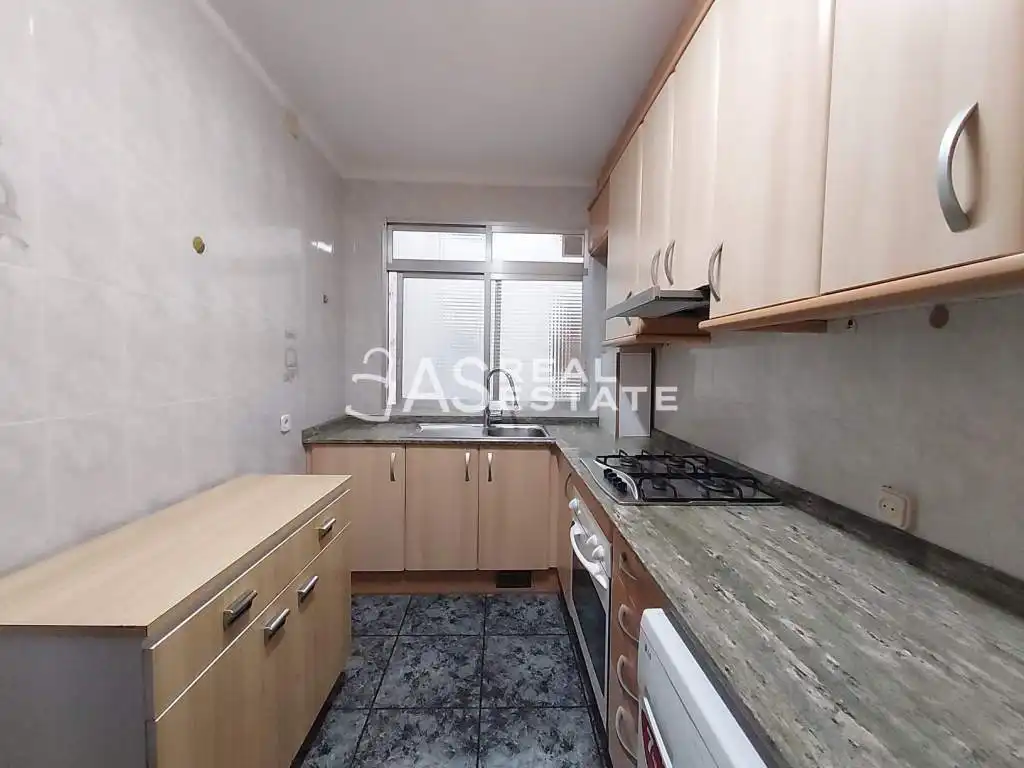 Cocina de Piso en venta en L'Hospitalet de Llobregat con Aire acondicionado y Amueblado