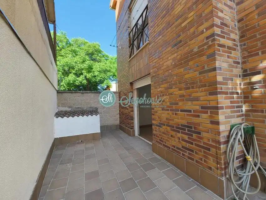 Vista exterior de Piso en venta en Bernuy de Porreros con Calefacción, Terraza y Trastero