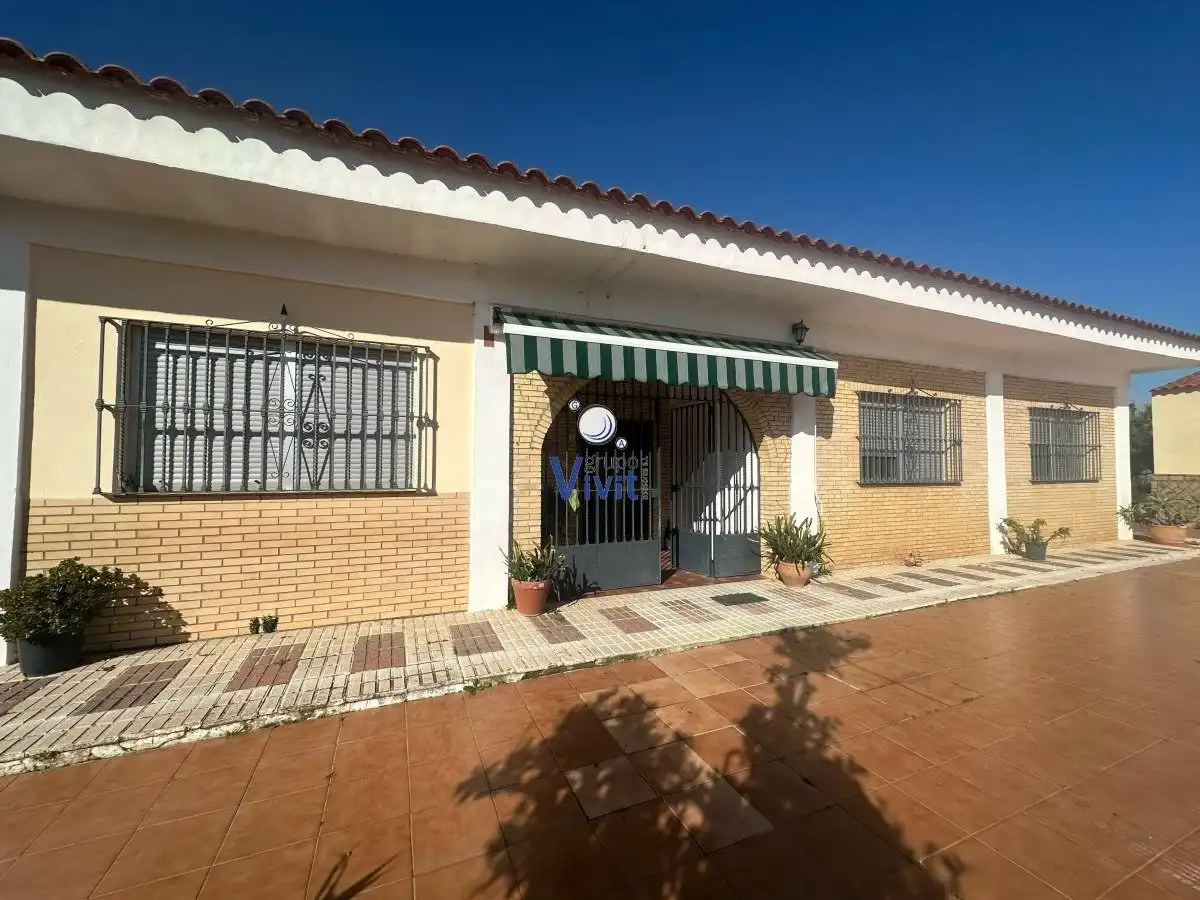 Vista exterior de Casa o xalet en venda en Alcalá de Guadaira amb Traster