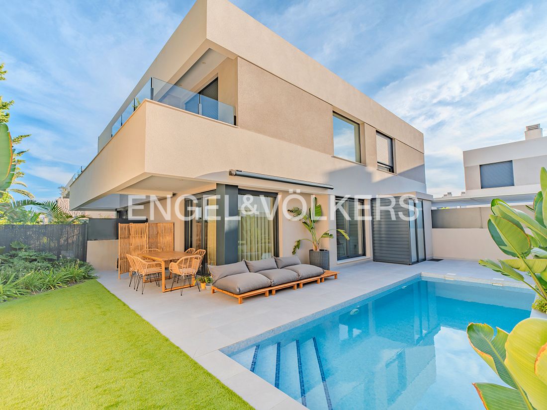 Exterior view of House or chalet for sale in Sant Joan d'Alacant  with Air Conditioner, Heating and Private garden