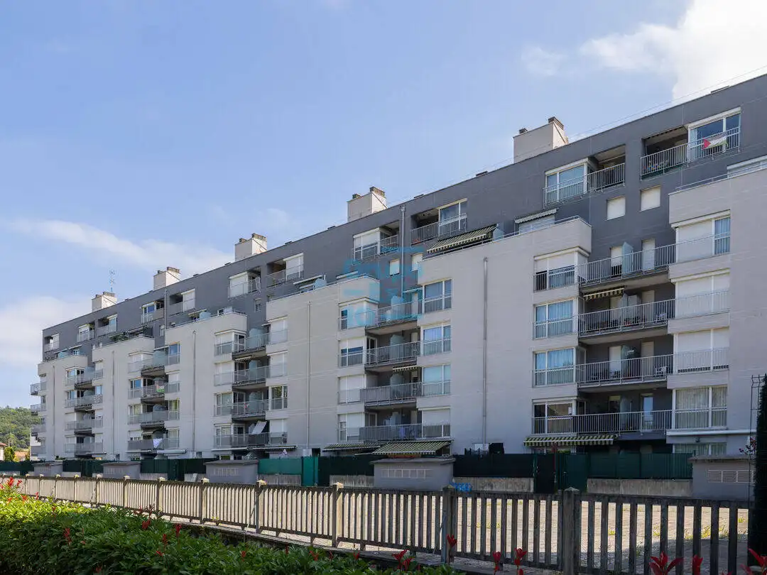 Vista exterior de Piso en venta en Donostia - San Sebastián  con Calefacción, Terraza y Trastero