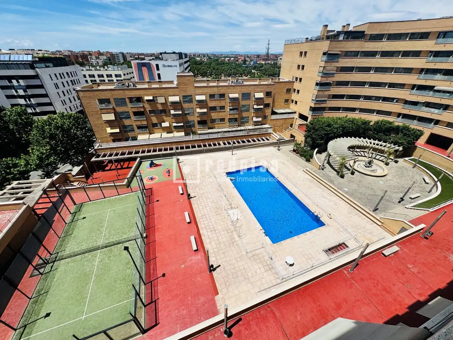 Piscina de Piso en venta en Getafe con Aire acondicionado, Calefacción y Jardín privado