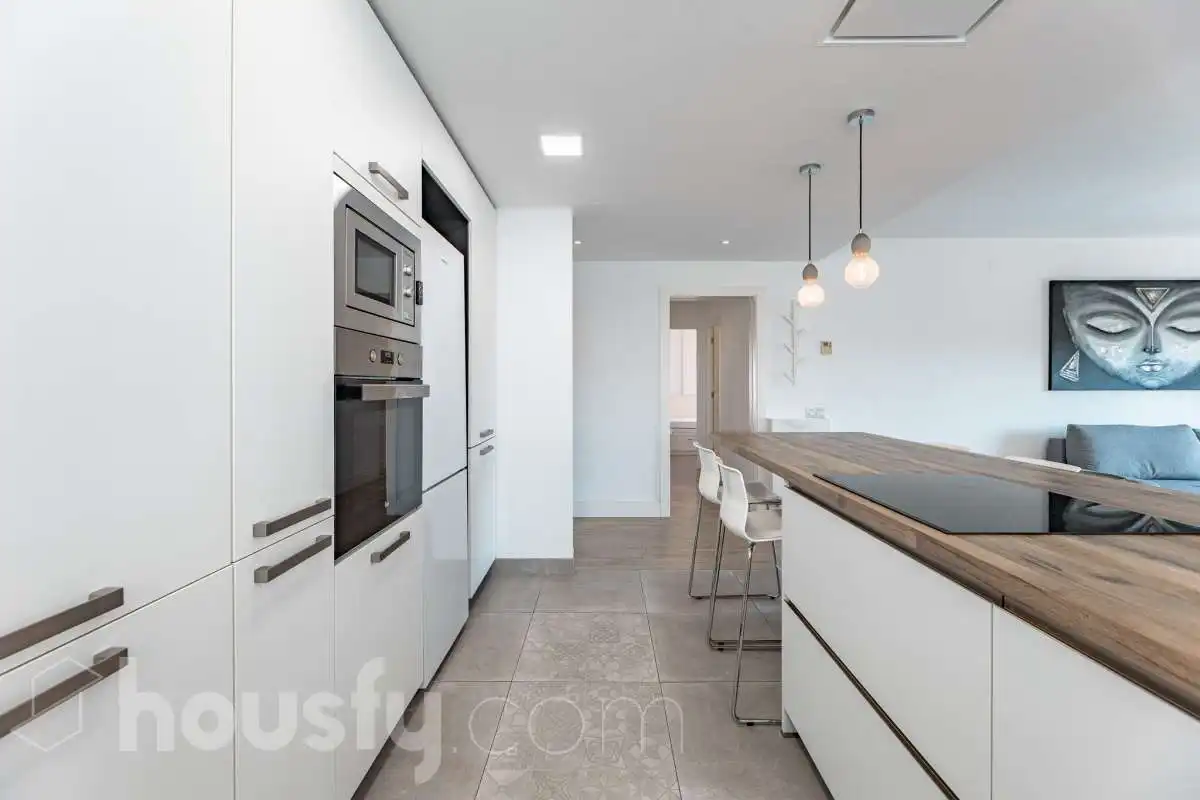 Küche von Wohnung zum Verkauf in Castelldefels mit Klimaanlage, Heizung und Balkon