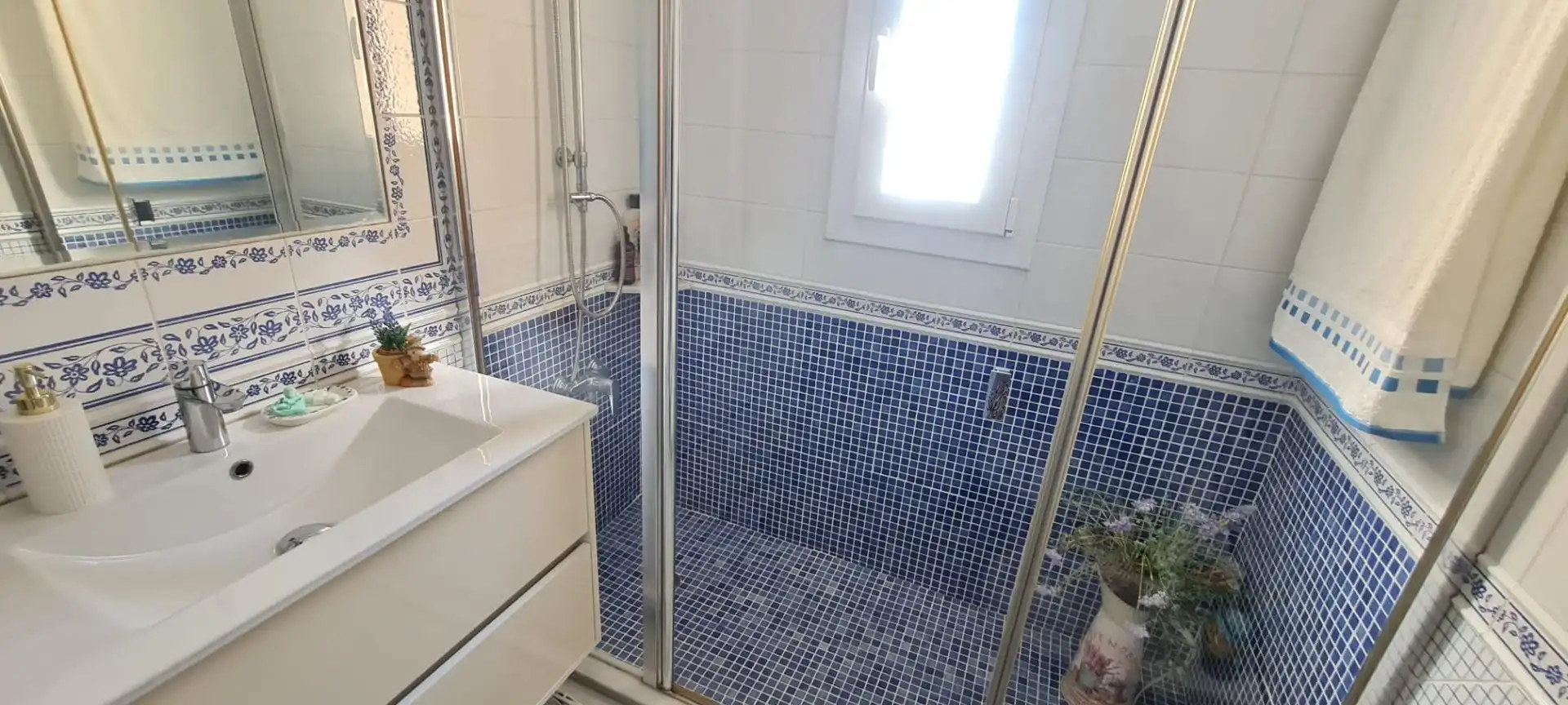 Bany de Casa o xalet en venda en San Fernando amb Aire condicionat, Calefacció i Jardí privat