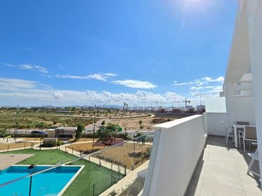 Apartament amb piscina en venda a Santa Rosalía Lake & Life Resort