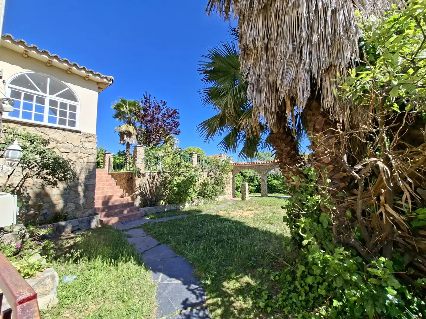 Garden of Houses for sale in Plasencia  with Air Conditioner