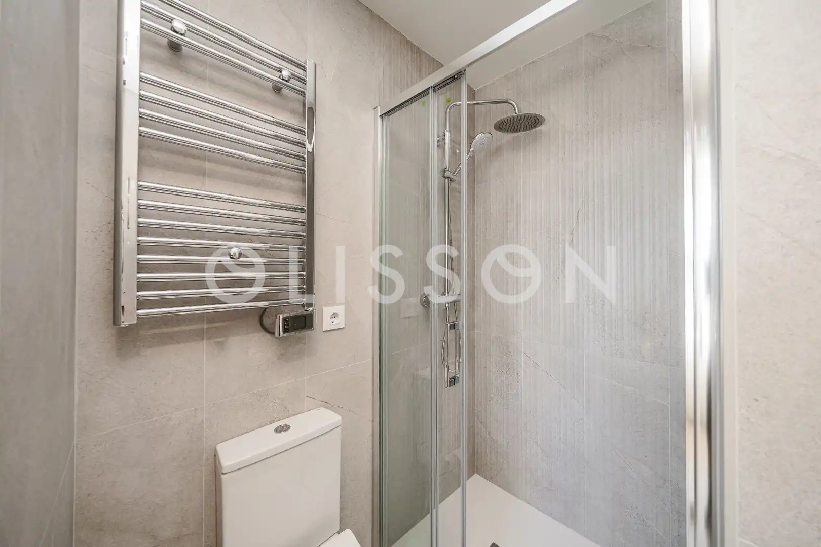 Baño de Piso en venta en Madrid con Aire acondicionado, Calefacción y Jardín privado