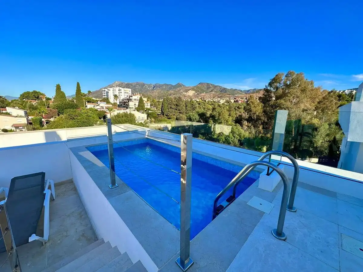 Swimming pool of Detached homes for rent in Marbella  with Air Conditioner, Heating and Terrace