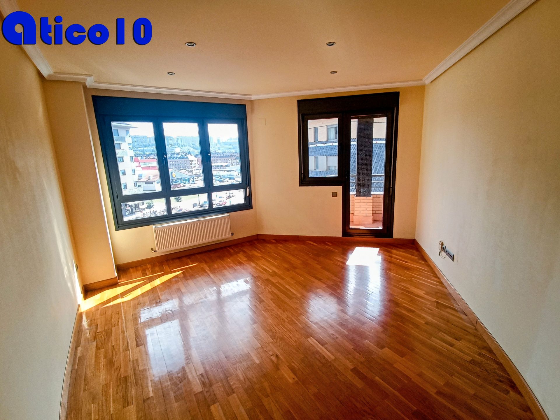 Living room of Flat for sale in Oviedo   with Heating, Parquet flooring and Terrace