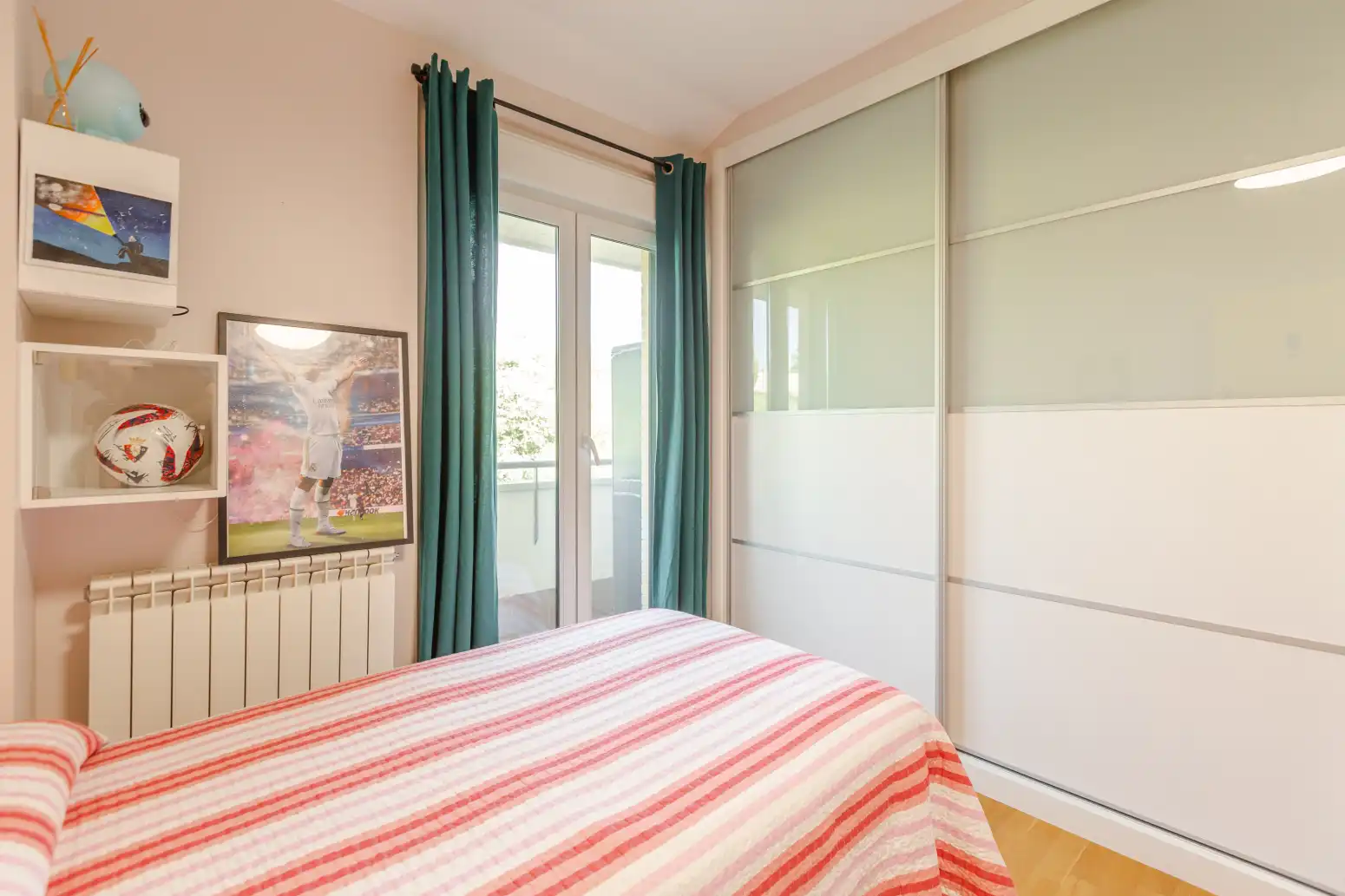 Habitación de Casa adosada en venta en Valle de Elorz / Elortzibar con Aire acondicionado, Calefacción y Jardín privado