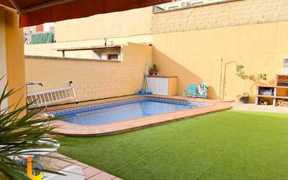 Swimming pool of Single-family semi-detached for sale in Algeciras  with Air Conditioner, Heating and Private garden